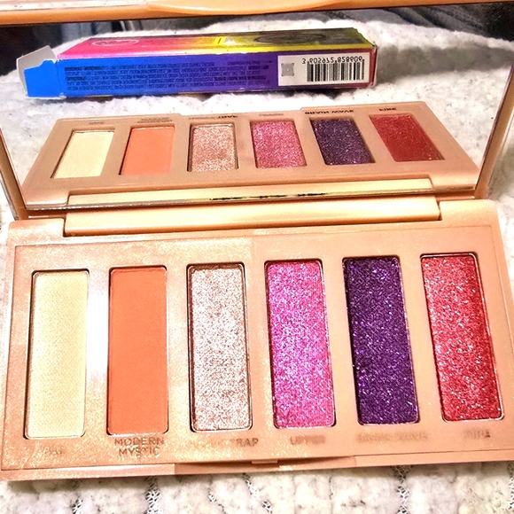 NEW! Urban Decay Naked Chill Happy Eyeshadow Mini Palette - Picture 2 of 9